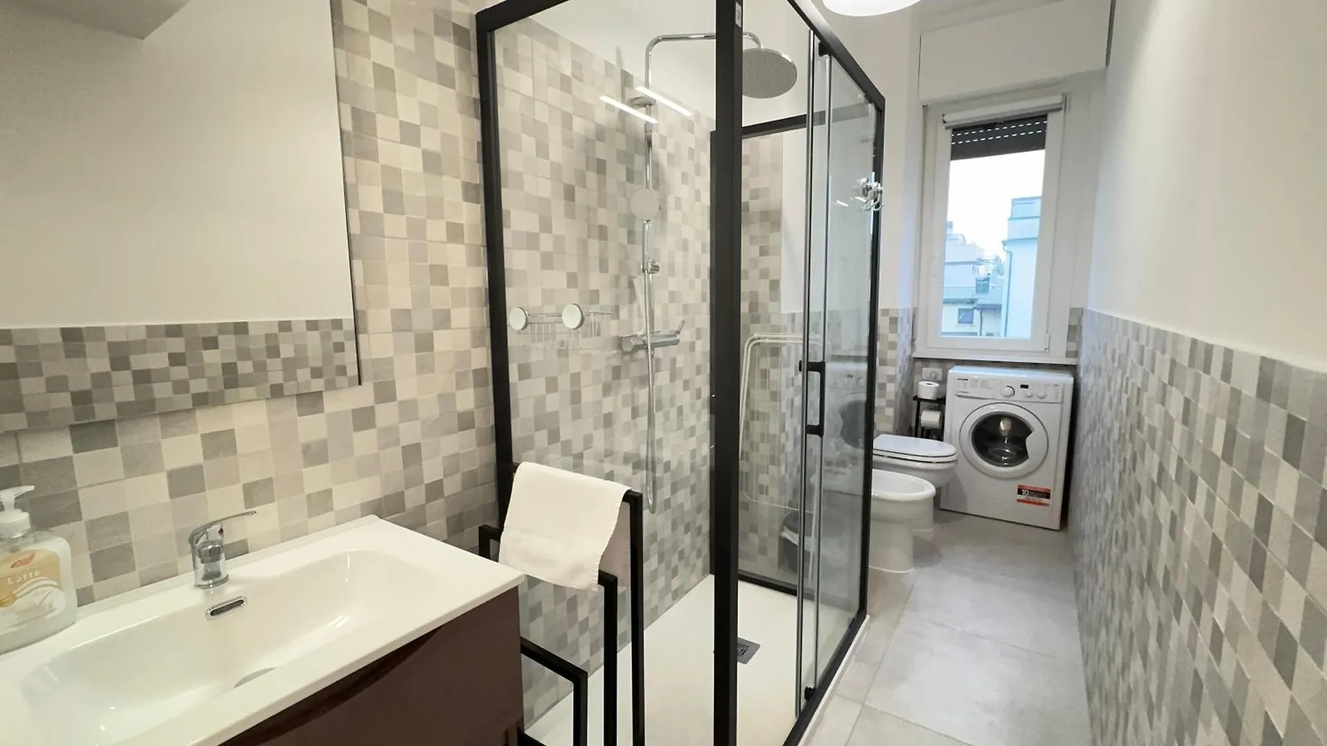 10' Linate Airport, Perfect For Visiting Milan Apartment Italy